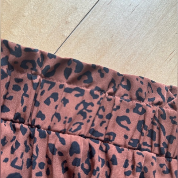 XL Pull on pleated cheetah print mini skirt - Picture 2 of 2